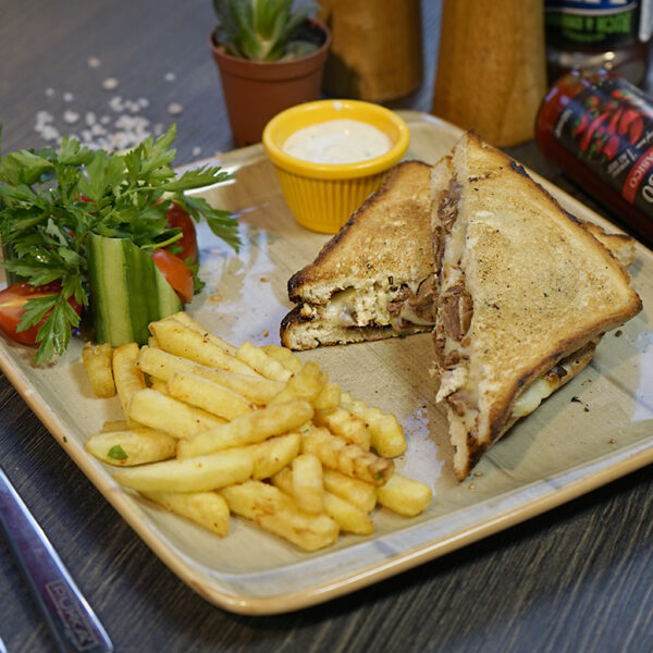 TOST KAVURMA KAŞAR+PATATES