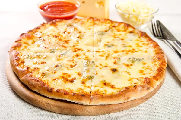 PİZZA 3 PEYNİRLİ PESTOLU